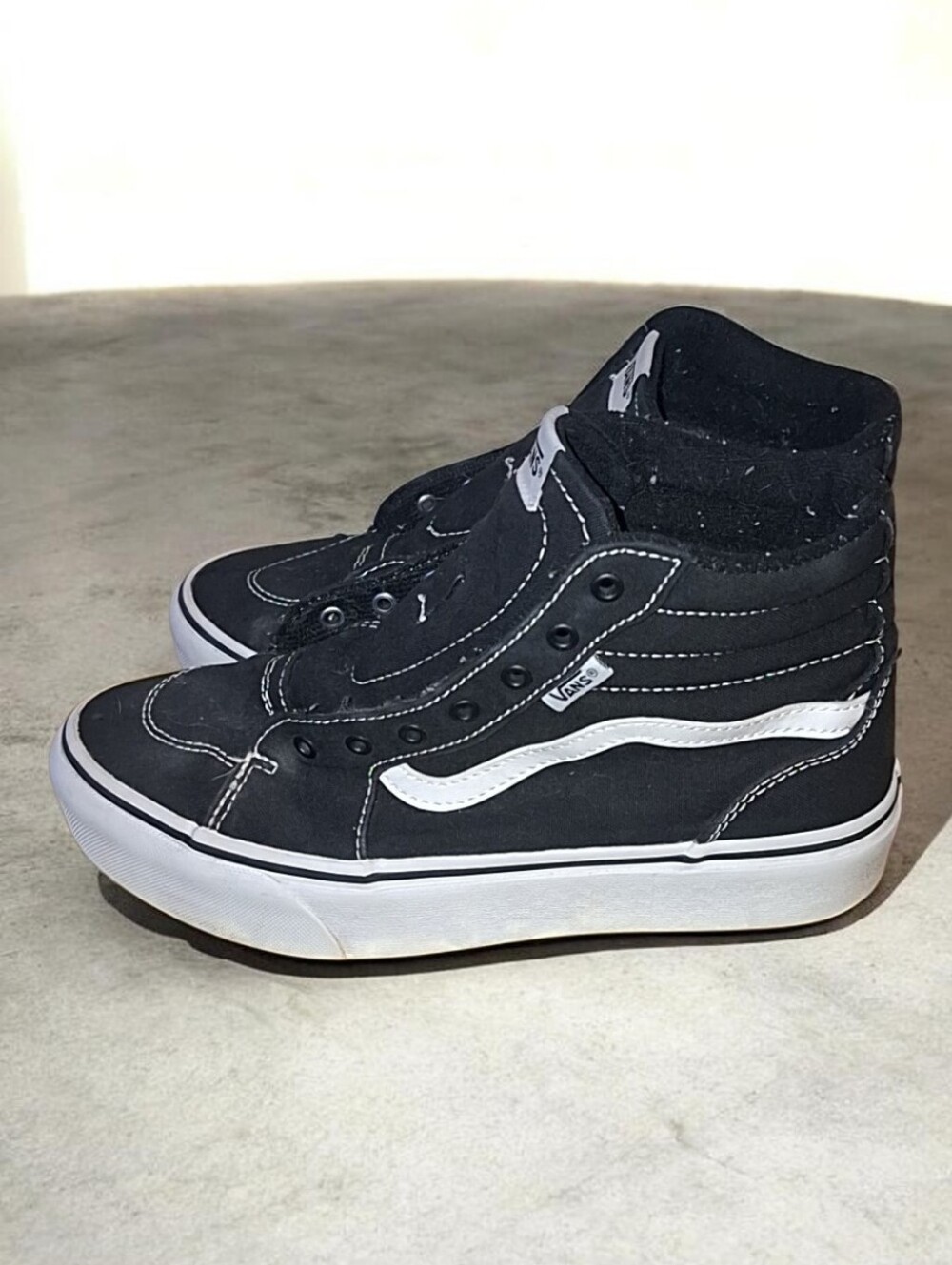 Mens' Sk8-Hi Black & White High-Top Skate Shoes